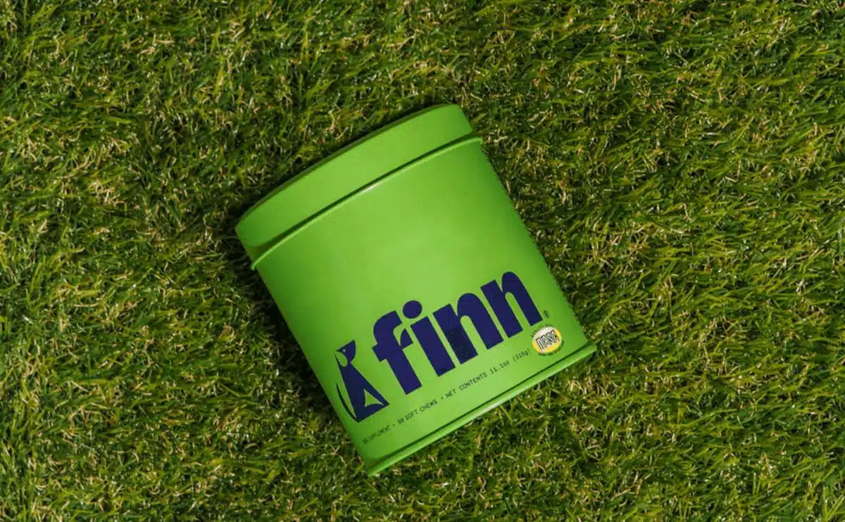 Finn Dog supplementen pakket in het gras