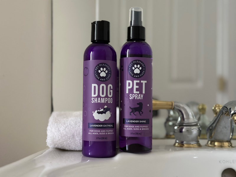 Honeydew Pet Shampoo & Spray Set - producten op de gootsteen