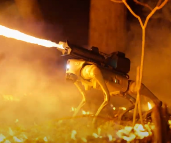 Robothond vlammenwerper verlicht het internet, maak kennis met de 'Thermonator'